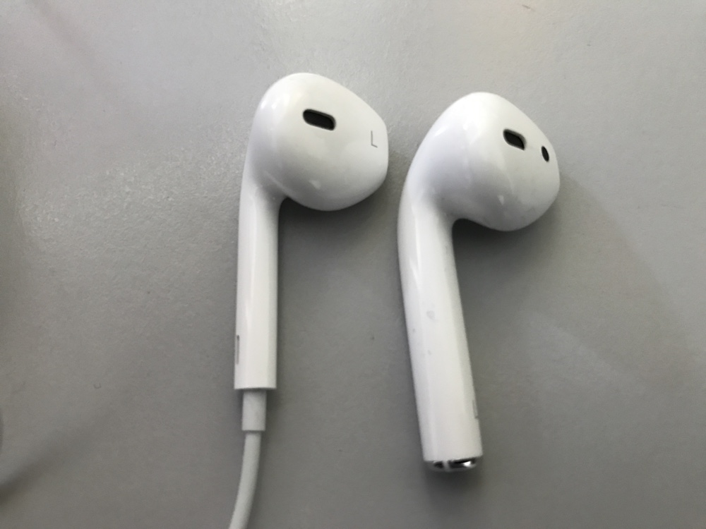 AirPods vs EarPods 