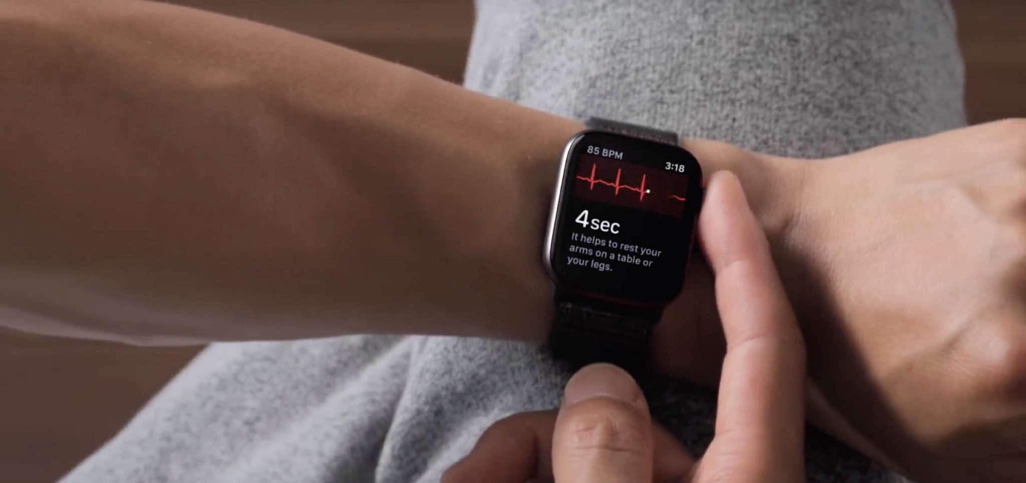 Apple - Watch-Series-4-EKG-hero-005 